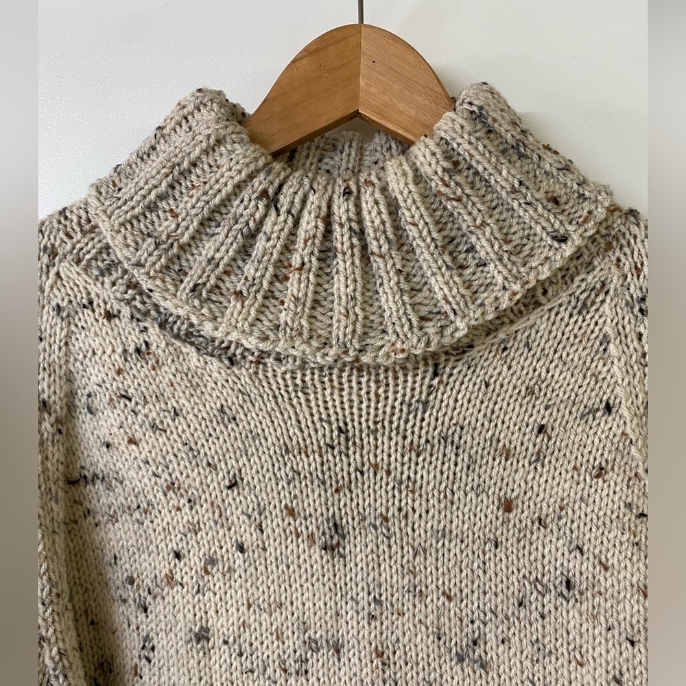 Beautiful hand knit oversize sweater, gorgeous fall colours no size or care tags - Picture 2 of 8